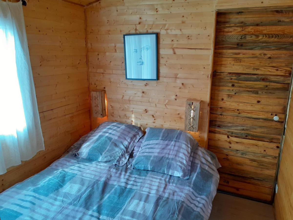Roulotte Hotell Nîmes Eksteriør bilde