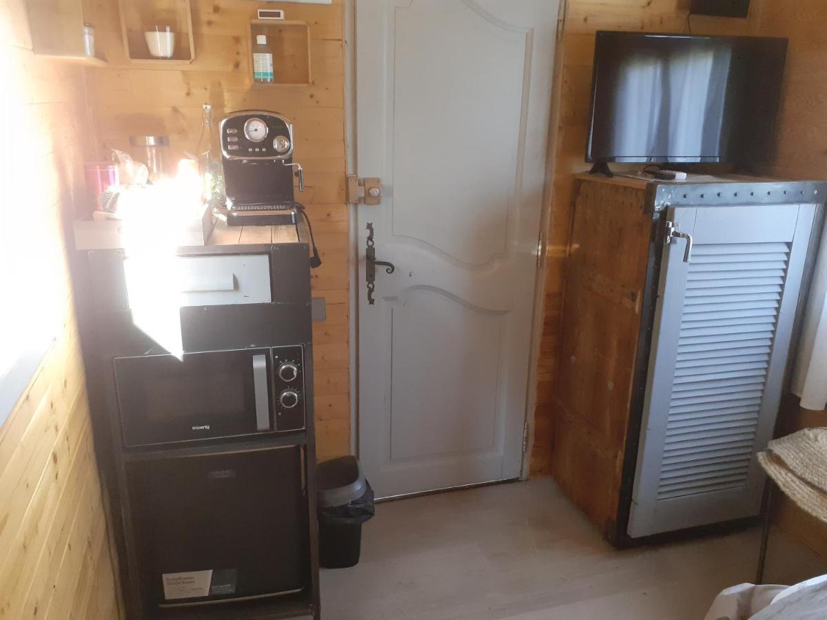 Roulotte Hotell Nîmes Eksteriør bilde
