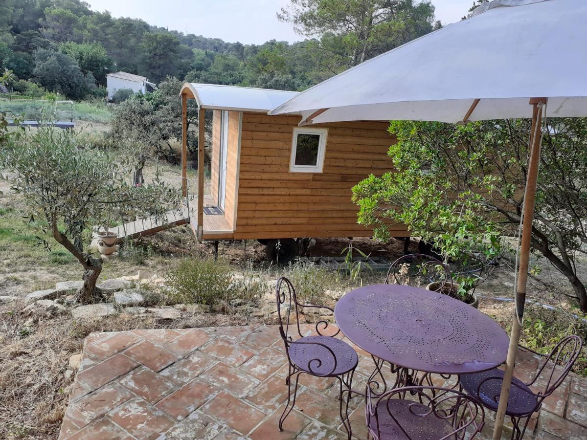Roulotte Hotell Nîmes Eksteriør bilde